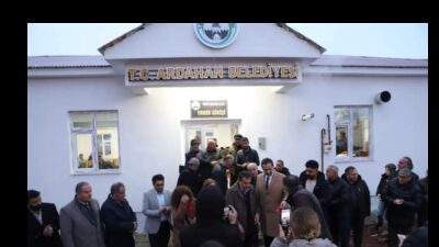 ARDAHAN’DA BİR EVİ OLMAYANLAR  ARDAHANLIYA ÖLÜ EVİ AÇIYORLAR!