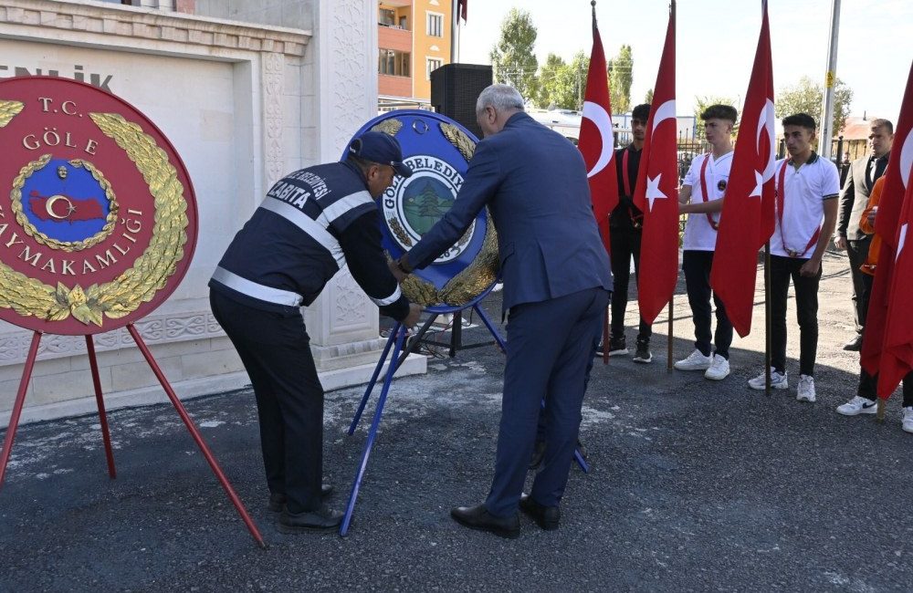 104. YIL CUMHURİYET MEYDANINDA KUTLANDI..