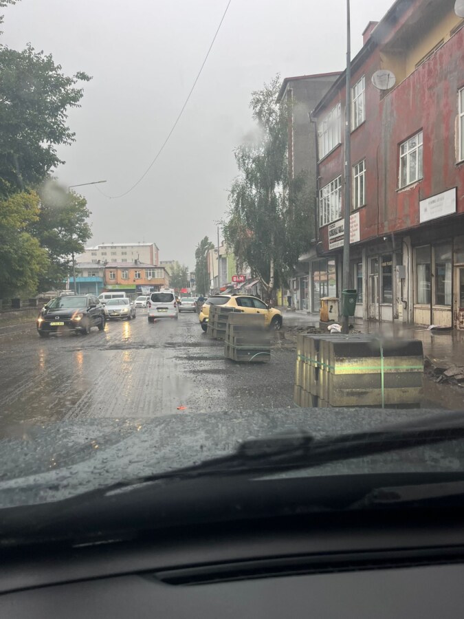 YAĞMURLARIN DOLU, SEL OLDUĞU, ALTI ÜSTÜNE GETİRİLEN ARDAHAN’DA YİNE SU YOK!