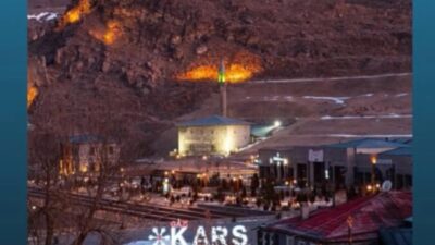 Otel 1924’ün penceresinde Karslı izlemek..