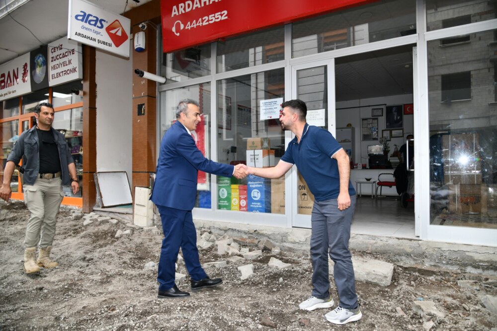VATANDAŞ GİBİ VALİNİN BİLE GEZEMEDİĞİ ARDAHAN’IN İTALYA ÇUKURU YOLLARI!..