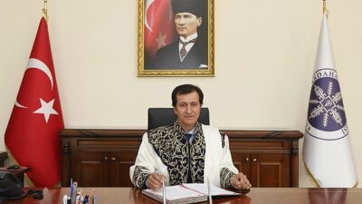SOYADINI DEĞİŞTİREN REKTÖR, KOÇ’LA OLAN FOTOĞRAFLARINI NEDEN PAYLAŞMADI.. PAYLAŞILMIYOR?!.