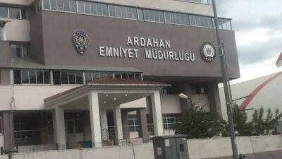 ARDAHAN EMNİYET MÜDÜRÜ MESCİTİ AÇMADAN TAYİNİ ÇIKTI!