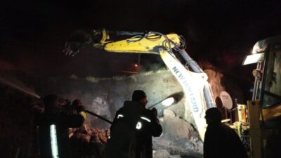 HOÇVAN’DA BİR EV YANDI!