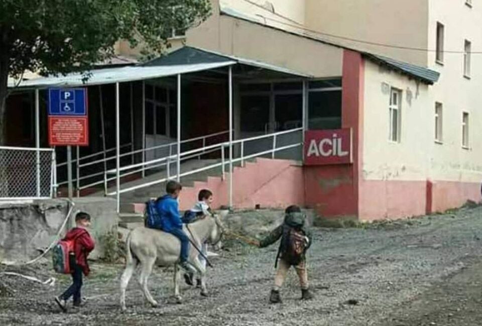 ARDAHAN’DA EĞİTİMİ ORTAYA KOYAN FOTOĞRAF..