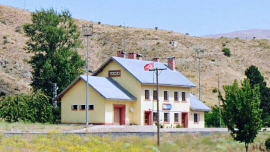 ‘GELSİN’ DENEN DOĞU EXPRESİ’NDEN ÖNCE YAPILMAYAN ANTREPO ve DURAK!