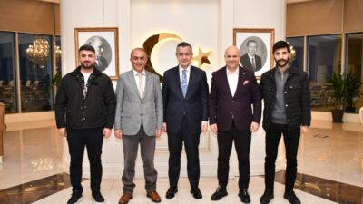 YAZIYORSAM SEBEBİ VAR/Fakir Yılmaz 
*Kaygan