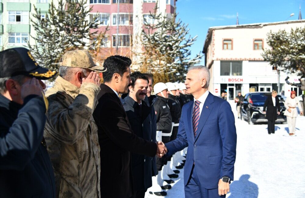 SOSYAL MEDYA YARIŞINDA VALİ TÜRKÜCÜ BAŞKANI 2 GÜNDE SOLLADI!