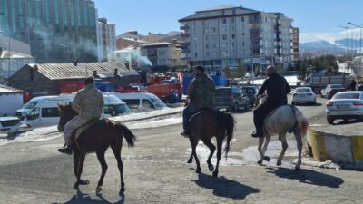 GAZETECİLERLE GÜNDEM PAZAR GÜNÜ SAAT: