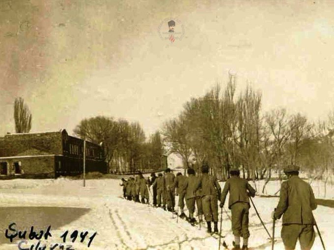 Bugün kayak bilmeyenlerin yönettiği bölgede, onlar 85 yıl önce kayak öğreniyordular..