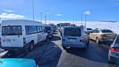 **YAZIYORSAM SEBEBİ VAR/Fark Yılmaz 
**Akıllı