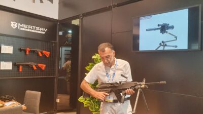 **YAZIYORSAM SEBEBİ VAR/Fark Yılmaz 
**BİZ