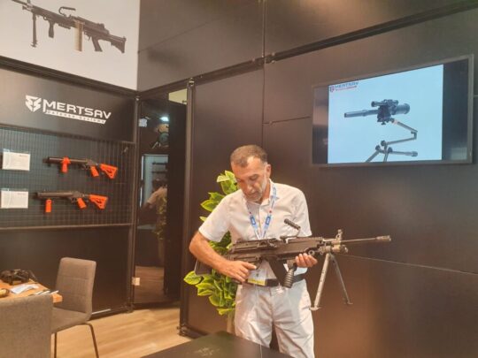 **YAZIYORSAM SEBEBİ VAR/Fark Yılmaz 
**BİZ