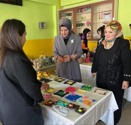 GAZETECİLERLE GÜNDEM BU PAZAR.. Ellerinden
