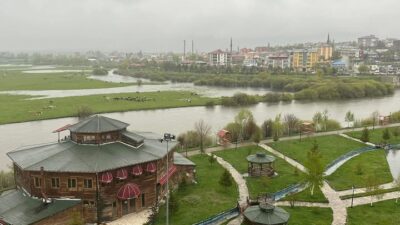 YAZIYORSAM SEBEBİ VAR/Fakir Yılmaz
*Türkücünün bankamatikçi