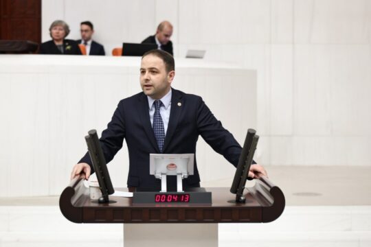 AK Parti Ardahan Milletvekilinin üzerinde