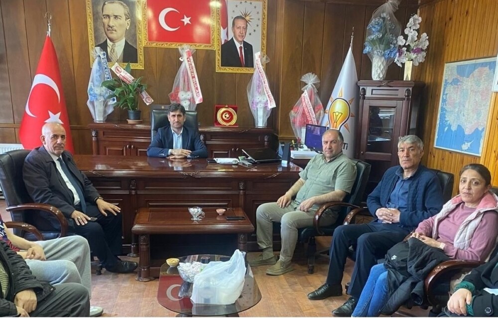 YAZIYORSAM SEBEBİ VAR/Fakir Yılmaz
*Türkücünün bankamatikçi