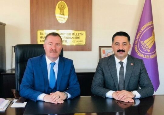 YAZIYORSAM SEBEBİ VAR/Fakir Yılmaz
*Türkücünün bankamatikçi