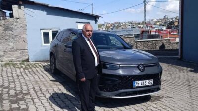 YAZIYORSAM SEBEBİ VAR/Fakir Yılmaz
*Türkücünün bankamatikçi
