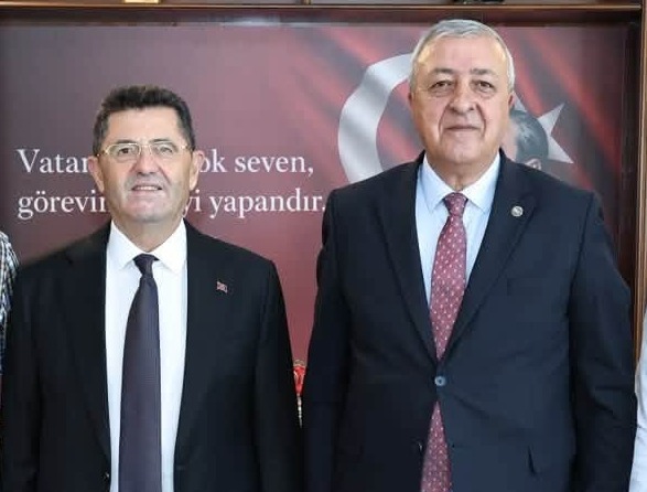 ESKİ CHP’Lİ, YENİ AK PARTİLİLER BULUŞTULAR!