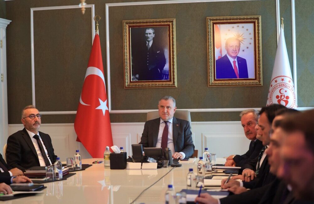 Sayın Bakan Bak!.. O toplantıda yetkililere; ‘Ardahan Posof ve Merkez de ki kız öğrenci yurtlarının neden kapalı?’ olduğuna baktınız mı?