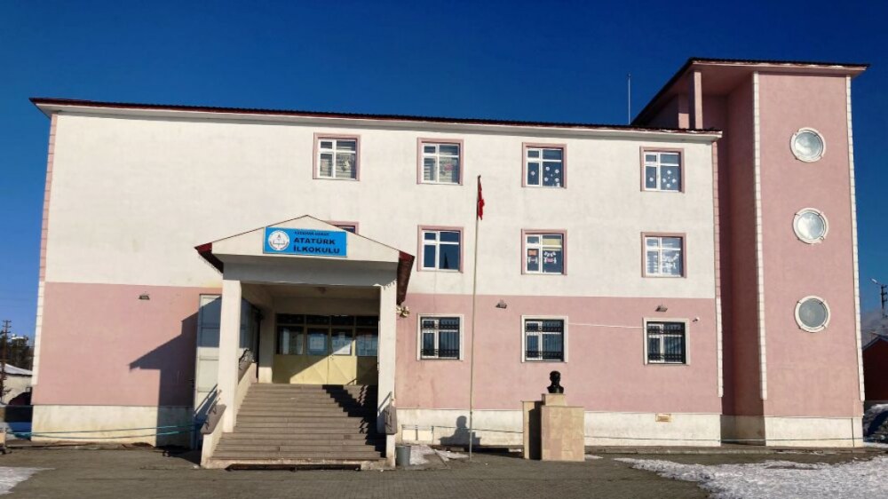 BUNDAN HABERİNİZ VAR MI?!. YENİ MAHALLE ATATÜRK İLKOKULU DA KAPATILDI!